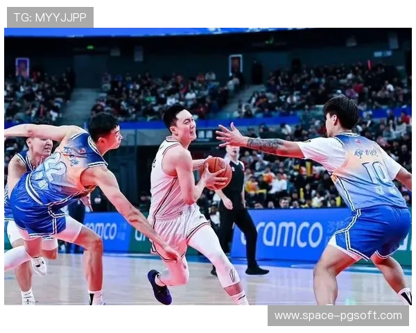 广东男篮赛后总结防守细节，年轻球员限制外援策略